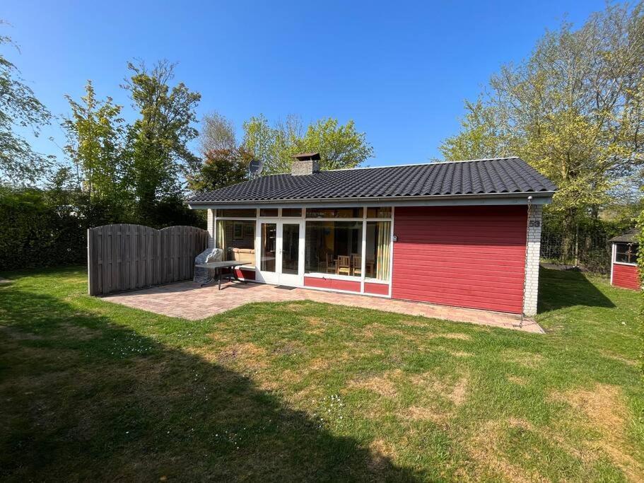 Knusse Bungalow Op Groen Park! Ouddorp Exterior photo